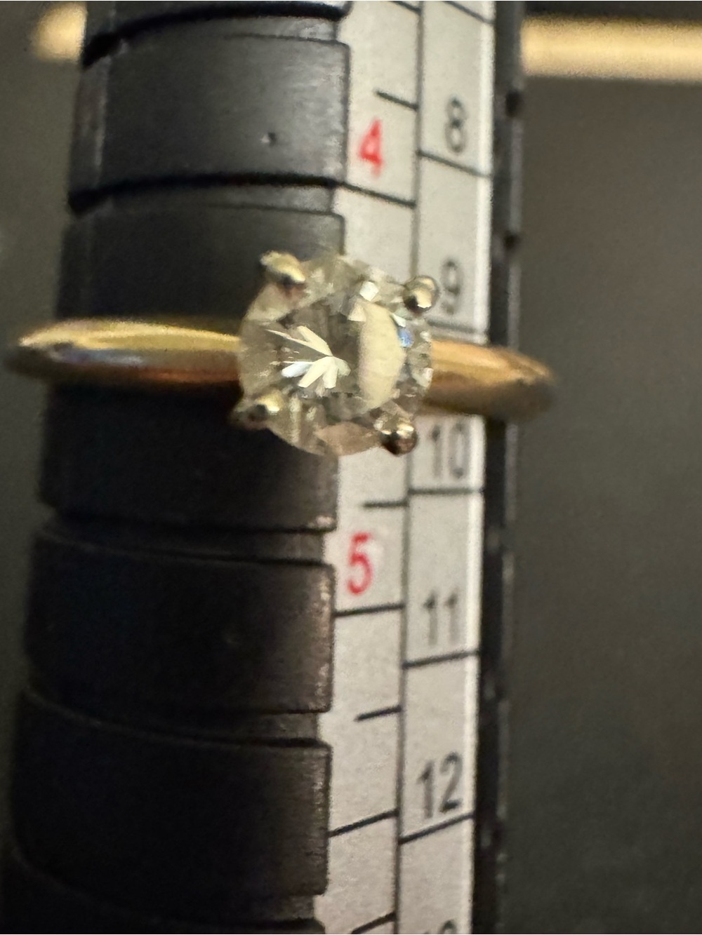 Zale’s 14kt (0969) Gold 0.15 ct Round Natural Diamond Ring - Picture 5 of 7